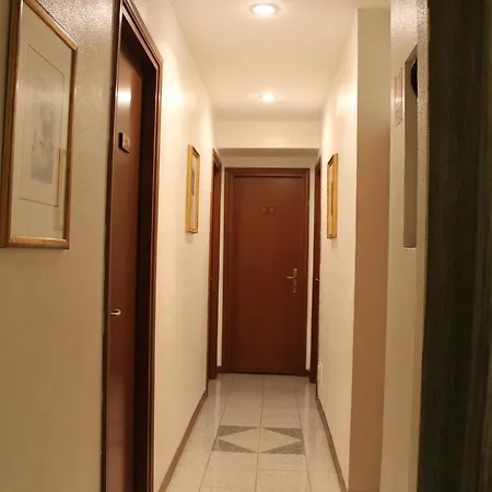 フィオリ ホテル