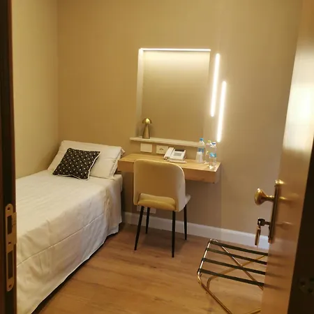 フィオリ ホテル 2*