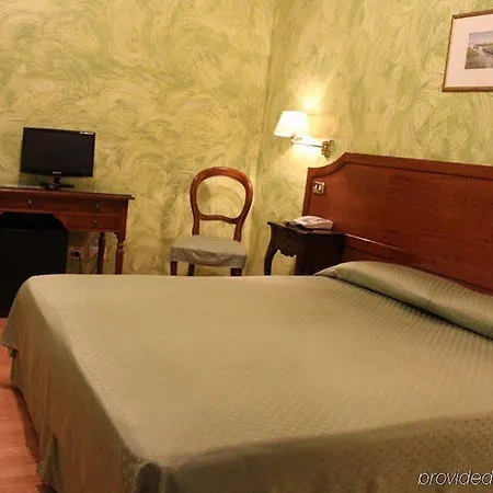 Отель Fiori Рим