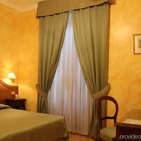 Отель Fiori 2*